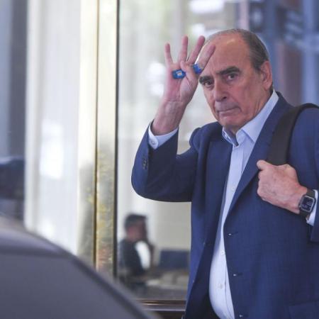 Francos se aferra a YPF y crece el ruido por su sueldo millonario