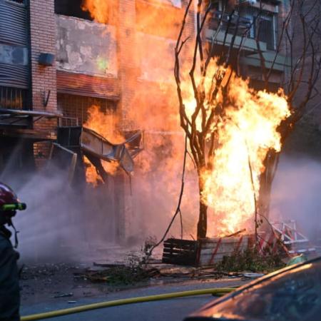 Explosión y fuego en Caballito: el Gobierno porteño exige respuestas a Edesur y Metrogas