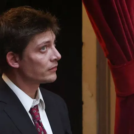 Santiago Caputo respalda a Diego Santilli y seguirá como asesor clave de Javier Milei