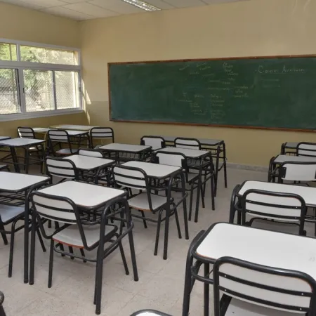 “Idiotas, tarados”: suspendieron al docente de Banfield que insultó a simpatizantes de Milei