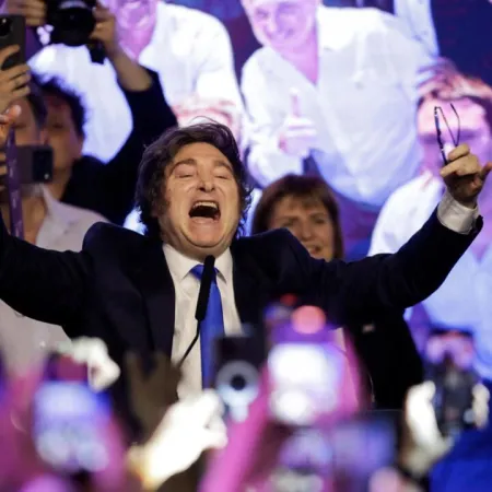 Milei reúne a los diputados electos de La LLA para definir la estrategia legislativa