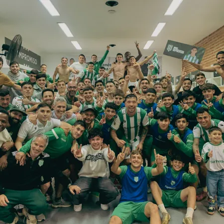 De la mano de Petro Troglio, Banfield le ganó el clásico a Lanús y se salvó del descenso