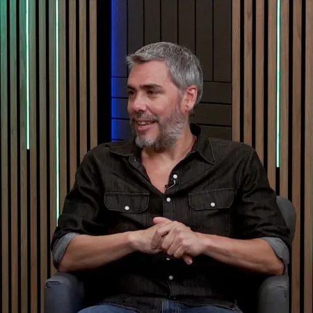 Guillermo Ale transforma la tragedia de La Plata en una lección de memoria colectiva