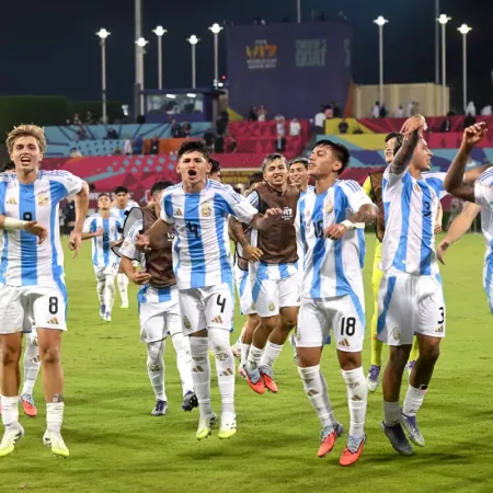 Jainikoski iluminó a la Sub-17: triunfo ante Túnez y clasificación a 16avos