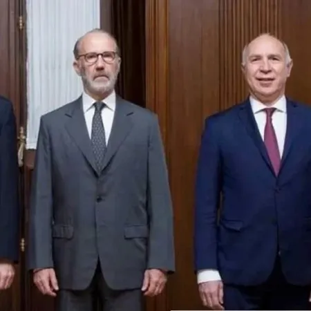 El Gobierno enfría las negociaciones por las vacantes en la Corte