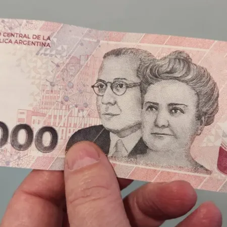 Billete de 2000 pesos: un diputado propuso cambiarlo para evitar confusiones