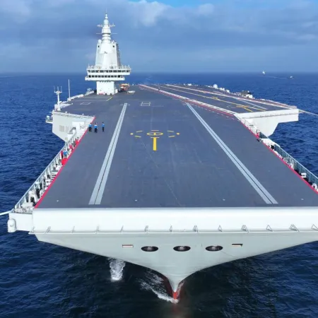 Xi Jinping y el nuevo portaaviones Fujian: un salto en la guerra naval