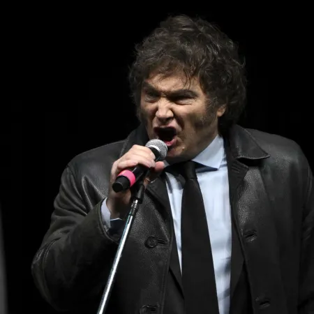 Milei recordó la caída del Muro de Berlín con un cover de Nino Bravo