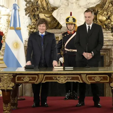 Milei tomó juramento a Manuel Adorni como nuevo jefe de Gabinete