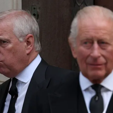 Por qué el príncipe Andrés sigue en la línea del trono pese al escándalo