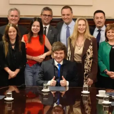 Milei reunió a su Gabinete y reactivó la mesa política