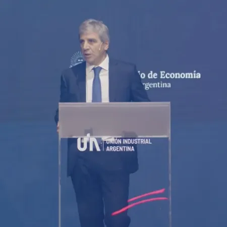 Del “dólar flota” a defender las bandas cambiarias