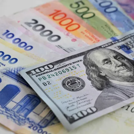 El dólar se aleja lentamente del techo de la banda