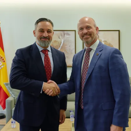 Santiago Abascal y Kevin Roberts unen fuerzas: ¿qué planea hoy en el conservadurismo?