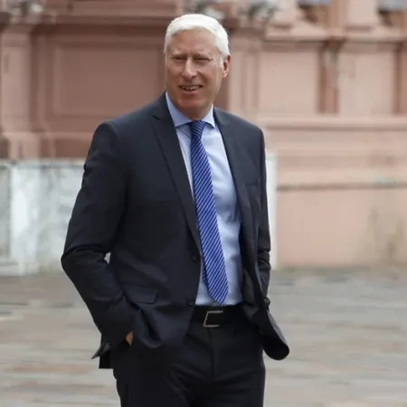 Santilli suma a Gustavo Coria en Interior