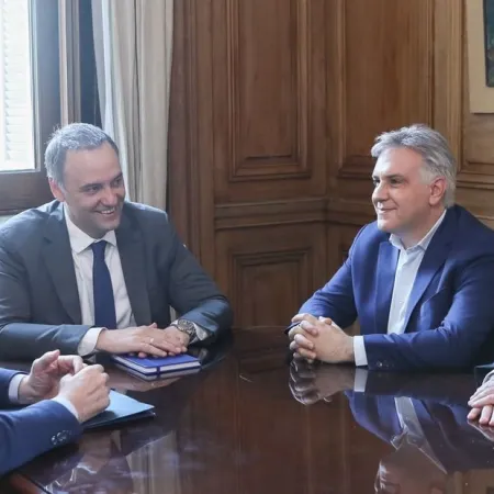 Santilli negocia con los gobernadores para asegurar la aprobación del Presupuesto 2026