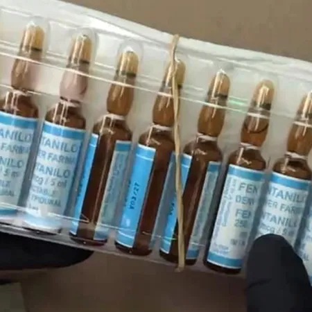 La oposición impulsa una ley de reparación para víctimas del fentanilo: ¿De qué se trata?