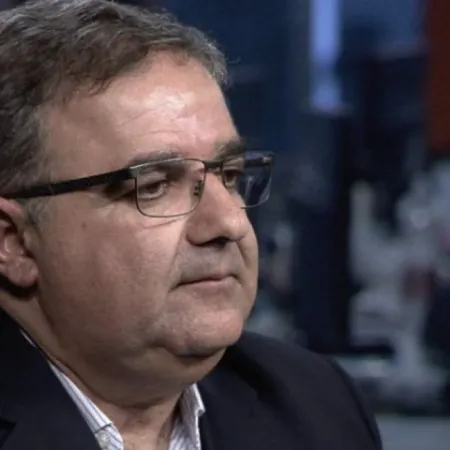 Jalil analiza romper con UxP y formar una bancada propia para negociar con Milei