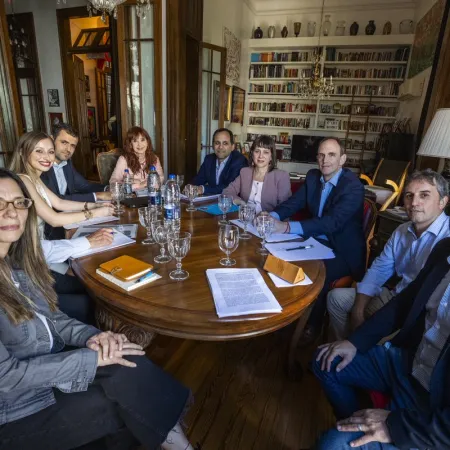 Cristina Kirchner recibió a economistas que le presentaron un plan de desarrollo