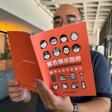 Taiwán reparte un manual masivo para entrenar a su población ante una agresión china