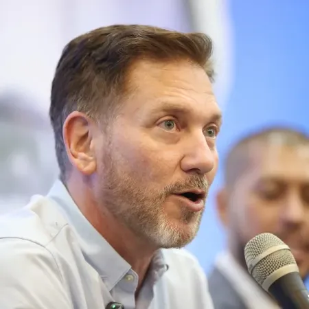 El presidente de CONMEBOL, Alejandro Domínguez, insiste con un Mundial de 64 equipos