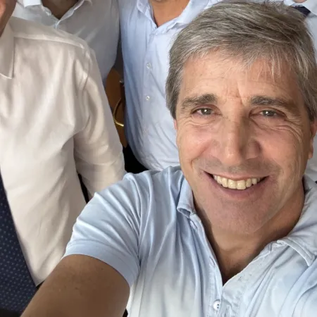 El 'trabajo ad-honorem' de los hijos de Luis Caputo tuvo una respuesta oficial