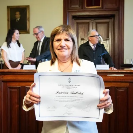 Bullrich fue proclamada y ya se prueba el traje de jefa libertaria del Senado