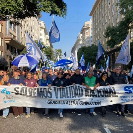 ¿Por qué los trabajadores viales declararon estado de alerta en Argentina?