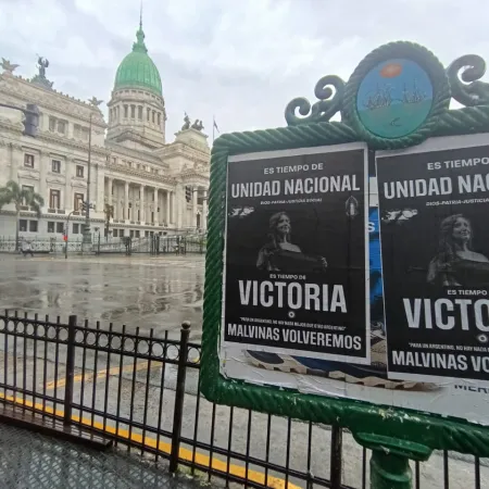 ¿Villarruel 2027? Los afiches de una agrupación peronista frente al Congreso