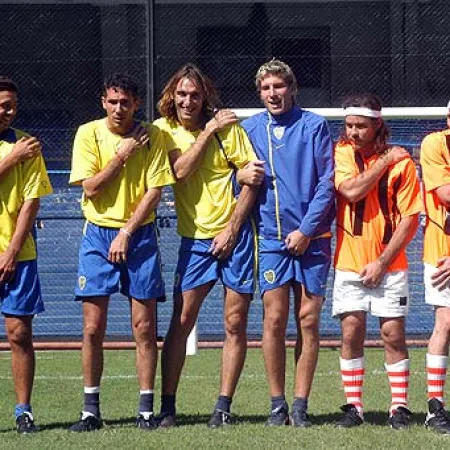 El día que Palermo, Schiavi y los jugadores de Boca le tiraron pelotazos a los Jackass