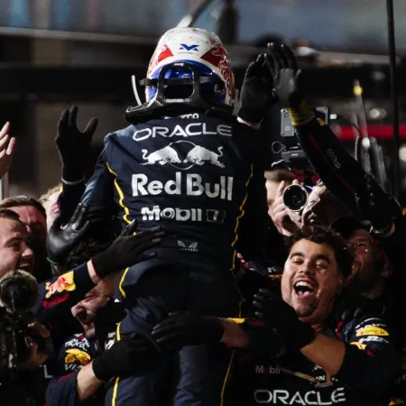 Verstappen ganó en Las Vegas y sostiene la pelea por el título; Colapinto fue 17° con el auto dañado
