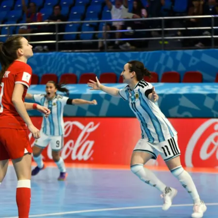La selección femenina de futsal derrotó 3-2 a Polonia y se clasificó a cuartos de final