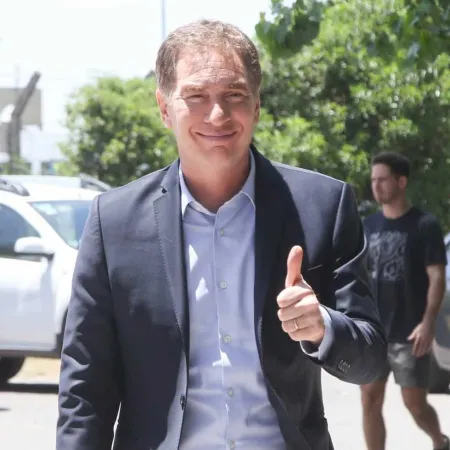 Santilli acelera negociaciones y viaja a Misiones para  cerrar la ronda de gobernadores