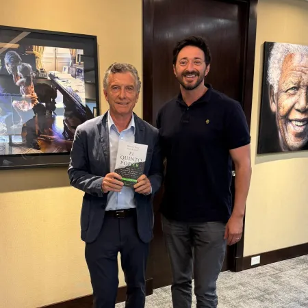 Con la mano caliente, Macri le prologó el libro a Yeza: ¿de qué se trata?