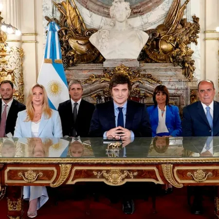 Milei habilita a sus funcionarios a volver al exterior para las vacaciones