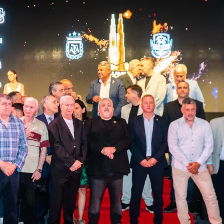 Fuerte apoyo de los dirigentes del fútbol a Chiqui Tapia en los Premios Alumni