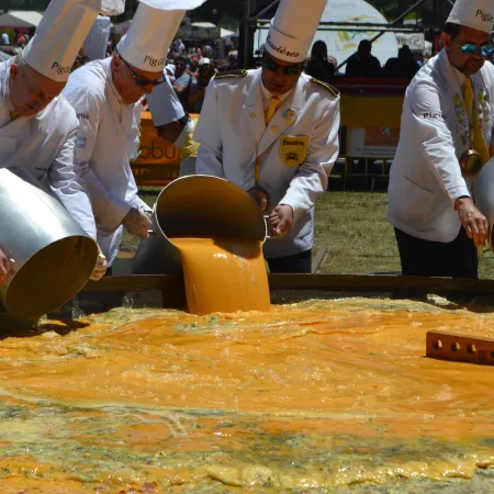 En medio de la frenética rosca en PBA, se aprobó la Fiesta de la Omelette Gigante