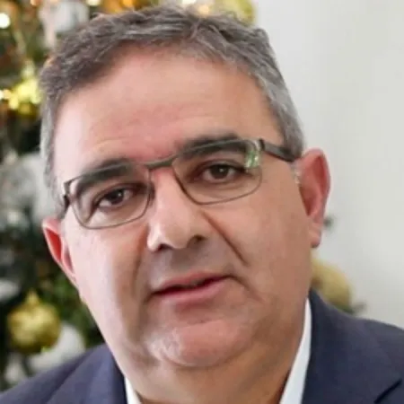 Busca armar un interbloque de gobernadores y empujar a LLA a la primera minoría