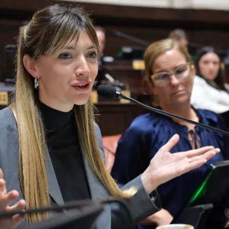 Proponen cobrar una “tasa al metano” por los gases de las vacas y el campo estalla contra el proyecto