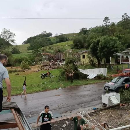 Dos tornados dejaron severos destrozos en Misiones y en el sur de Brasil