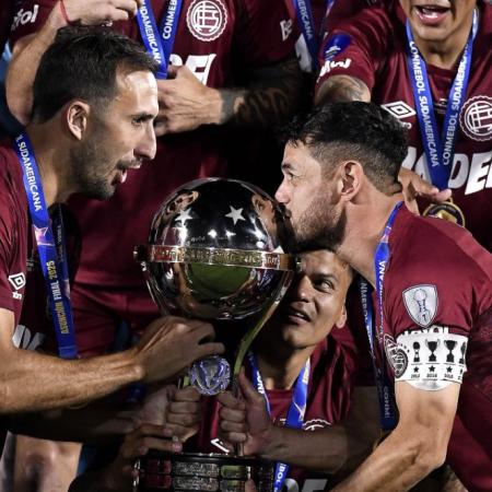 Lautaro “Laucha” Acosta, el gran ídolo de Lanús, se retiró del fútbol