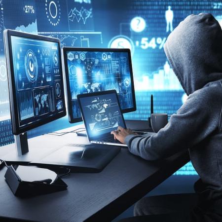 Instaló una cámara espía en el baño de un departamento que alquilaba a estudiantes: terminó preso