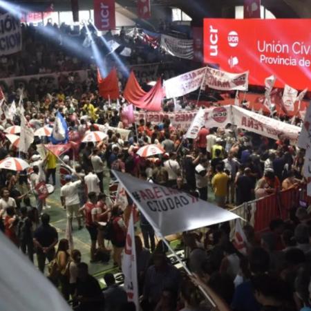 El radicalismo bonaerense intenta resurgir entre la autocrítica y los acuerdos de emergencia