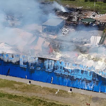 Persiste el humo y crece la preocupación en las empresas por el rebrote del fuego