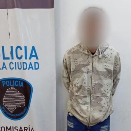 Cayó en Villa Luro un prófugo acusado de asaltar a estudiantes: lo identificaron por un tatuaje
