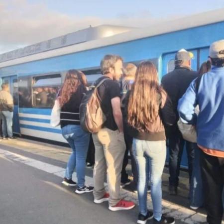 Tren Sarmiento: continúan las demoras tras el descarrilamiento que dejó varios heridos