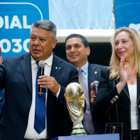 Conflicto interno: ¿por qué Karina Milei apoya a Chiqui Tapia?