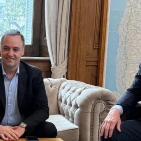 Adorni y Santilli revisan el decreto que reorganizó la estructura del Gobierno