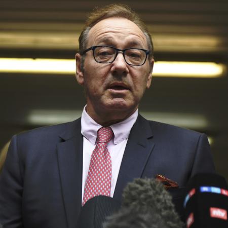 Kevin Spacey salió a desmentir que está en la calle y culpó a los medios de desinformar