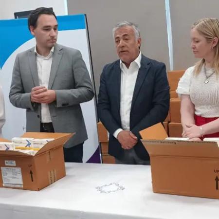 Mendoza importa fármacos y exhibe ahorro millonario, pero abre otro debate